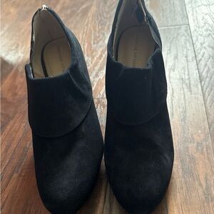 Adrienne Vittadini Black Ankle Booties Sleek Suede Design